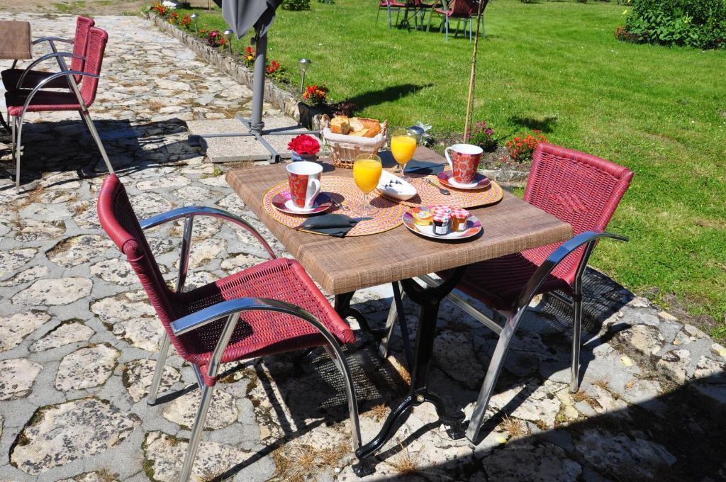 Hotel - Restaurant Le Moulin De Villiers Nouan-le-Fuzelier Bagian luar foto